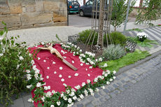 Fronleichnamsaltäre in den Naumburger Straßen (Foto: Karl-Franz Thiede)